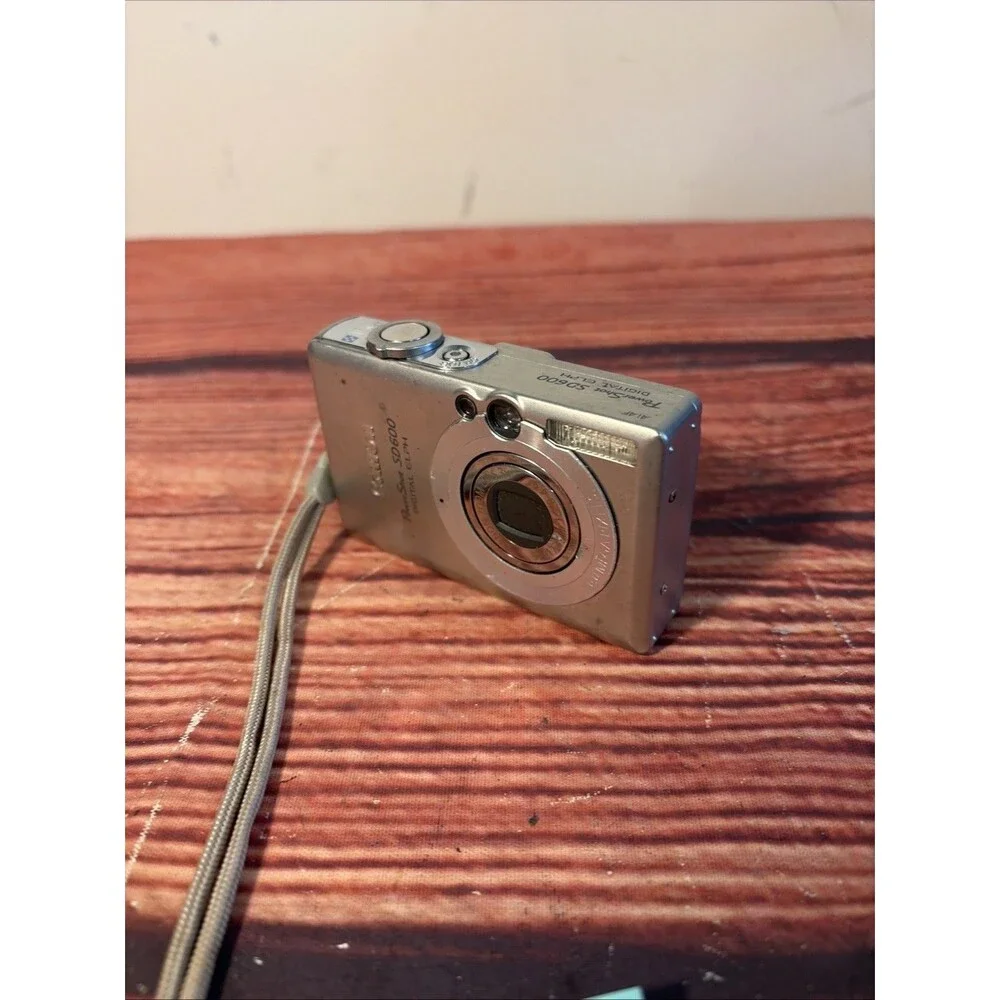 Canon PowerShot Digital ELPH SD600 Digital Camera For Parts Or Repair